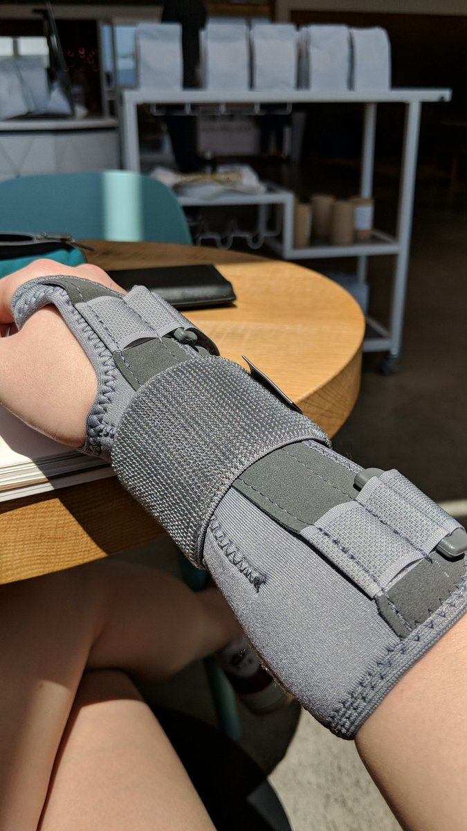 jennytdlee's tweet photo. tendonitis flared up. taking the day off but it hurts to do anything 😭 https://t.co/LCpIAuNYsz
