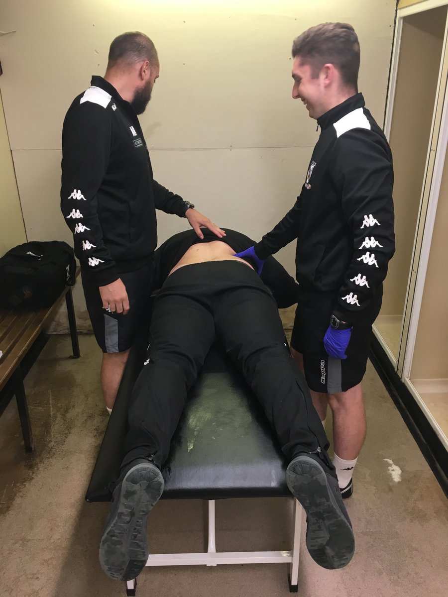 Bloomer113's tweet photo. Nice half time for the gaffer ⁦@CleeTownFC⁩ @davesmith03😂😂😂 https://t.co/wNyouXjUqm