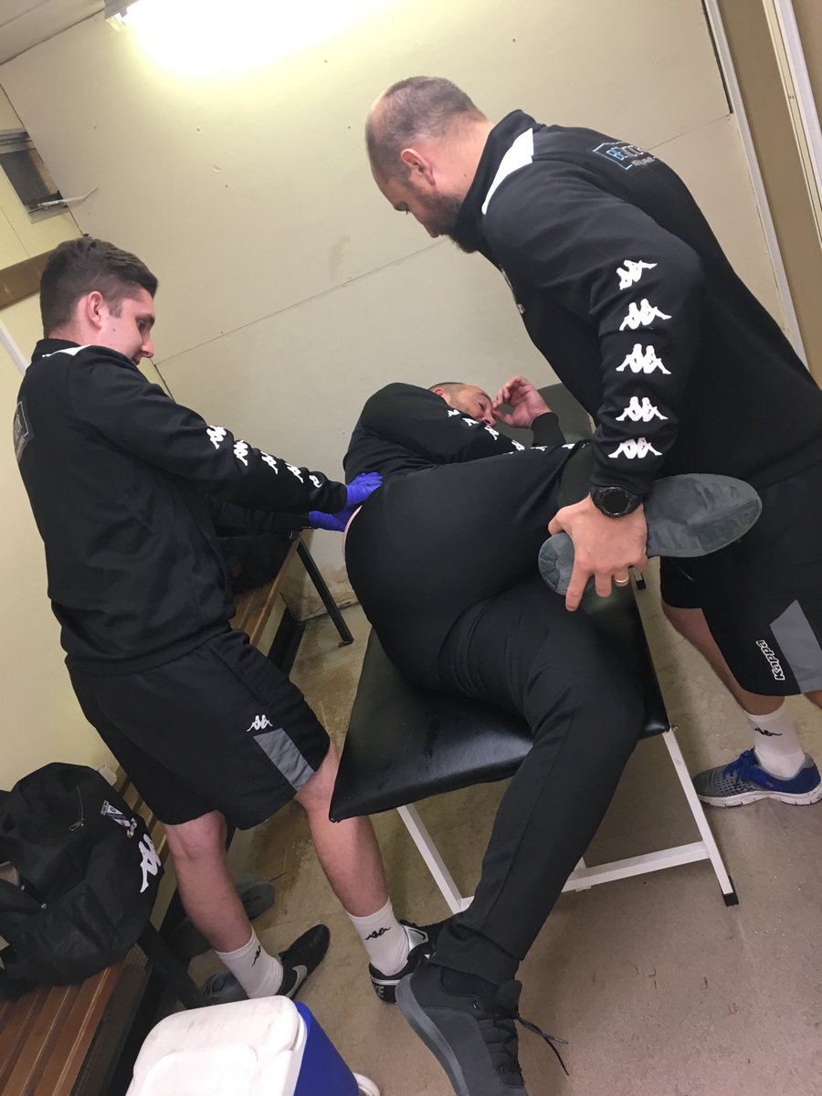 Bloomer113's tweet photo. Nice half time for the gaffer ⁦@CleeTownFC⁩ @davesmith03😂😂😂 https://t.co/wNyouXjUqm