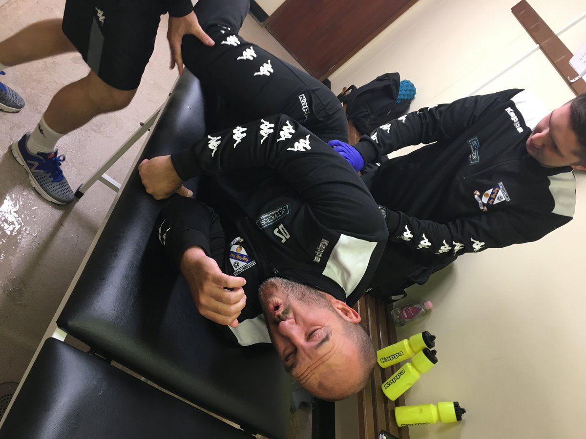 Bloomer113's tweet photo. Nice half time for the gaffer ⁦@CleeTownFC⁩ @davesmith03😂😂😂 https://t.co/wNyouXjUqm