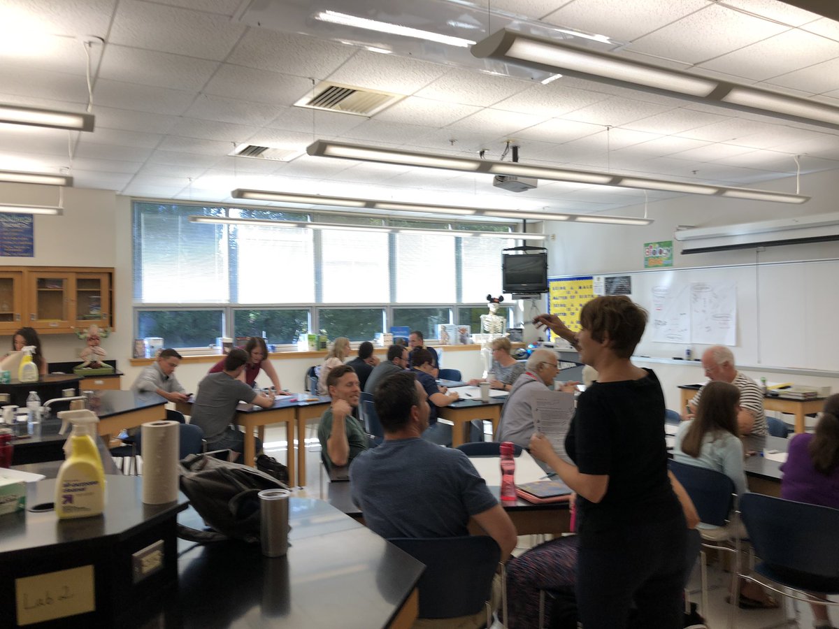 SALS_Academics's tweet photo. Excellent day for a professional learning at 18th &amp; Broom. All T’s were hard at work learning new instructional techniques and honing tried &amp; true ones for the upcoming school year. Can’t wait for students to enter next week! #TenuiNecDimittam #SalsPD https://t.co/pfAfT8XzpA