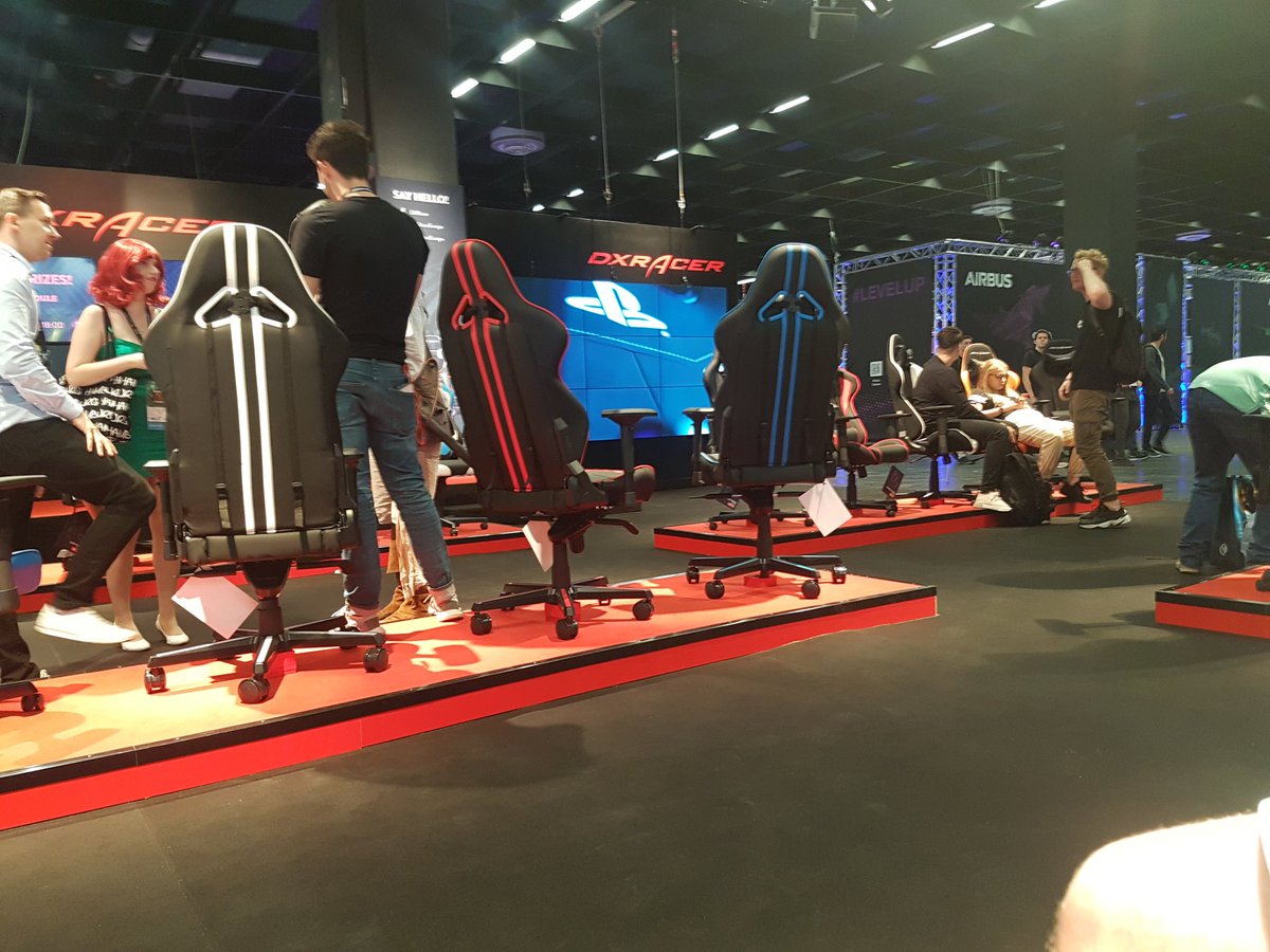 telefonzelle97's tweet photo. Heute war der erste Gamescom Tag. Es gab viele coole Games zum anspielen. Da ich alle Tage auf der Messe bin wird alles langsam angegangen 🤫 morgen folgen weitere Bilder. 😎 #Gamescom19 https://t.co/7fJfYynm1d