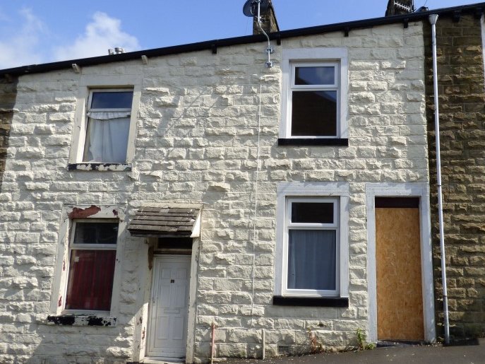 TWO WEEKS TODAY (3/9) sees the next @AH_Manchester #auction at <a href="/ManCity/">Manchester City</a> stadium at 2pm. There are 42 #lots listed bit.ly/2KhC1Lc, from #land, to #commercial, to #residential - such as this 2-bed #terrace in #Burnley, #Lancashire, with a guide of £20k-£25k.