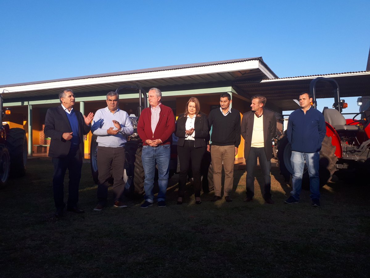 jalbertogalarza's tweet photo. Con presencia del Gob @passalacquaok  y la Ministro @ivonneaqui entregamos #Tractores a  #IEA11 de Pto Delicia,  #IEA12 de San Javier, #IEA7 de Garupá; adquiridos por Plan de Mejora Jurisdiccional de @INETetp @misioneseduca @CGEMisiones https://t.co/a7vm2Ab4wf