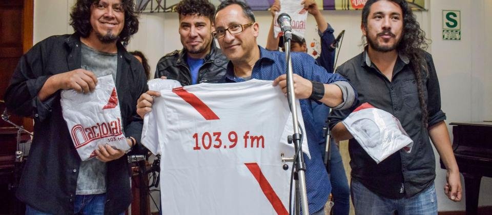RadioNacionalFM's tweet photo. #TakiDatos | ¡Feliz cumpleaños, Carlos Araneda! Desde Nacional, extendemos nuestro caluroso saludo al destacado músico chileno e integrante de la agrupación #Pullay 🥳🎉🎊
#TierraQueCanta en #Nacional 103.9 FM 📻 https://t.co/0aLSfEYkca