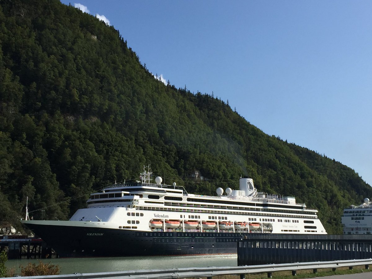 dashawetz's tweet photo. Cruising beautiful Alaska with my mom! Love the glaciers and mountains. #MustangsSummer https://t.co/hdoI9IYAB6