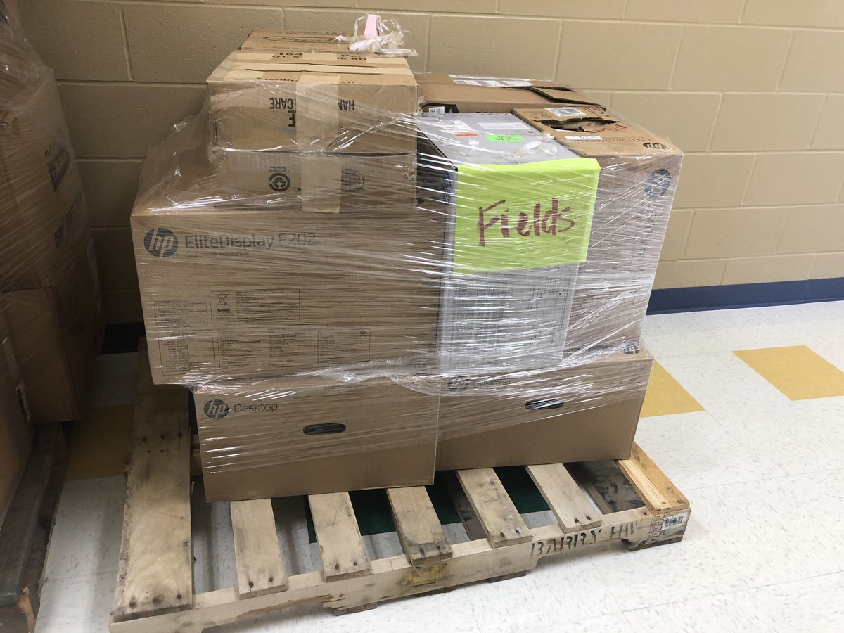 Ms_CarmenPuente's tweet photo. Guess what arrived today!? 😁😁😁 #ChristmasinAugust #yay #itsfinallyhere #newALE #newstuff https://t.co/Ez0RnJCsch