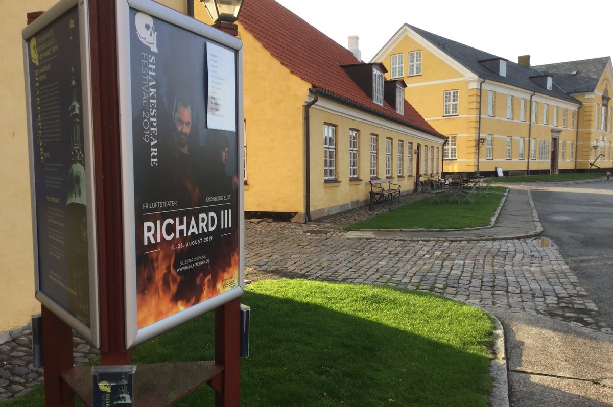 Lisbet_Tarp's tweet photo. Late summernight @Kronborg Castle enjoyed Richard III @HamletScenen #outdoor with superb background. Exhibition on view #theatrehistory curated by #Shakespeare specialist @asrefskou #teaterhistorie #novra https://t.co/vhrubKvWGm