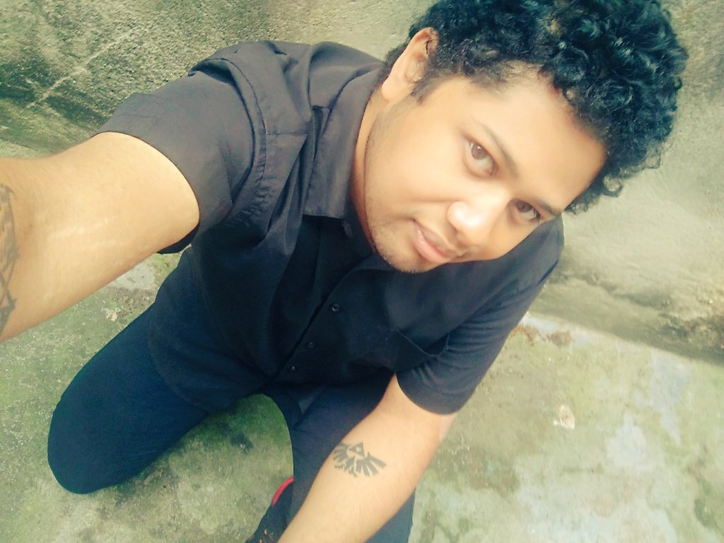 Machiel2019's tweet photo. #BoaNoite #goodnight #blackstyle #tatto #gayselfie https://t.co/U2PHqrjM61