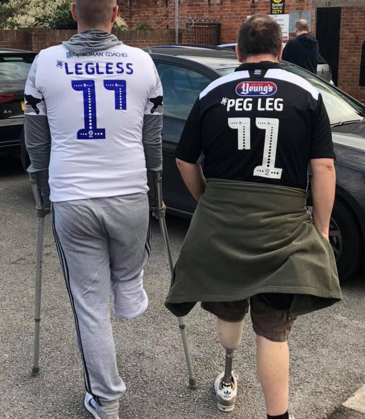 AwayDays_'s tweet photo. A Grimsby and a Colchester fan tonight😂 https://t.co/Q3OiwBUrZm