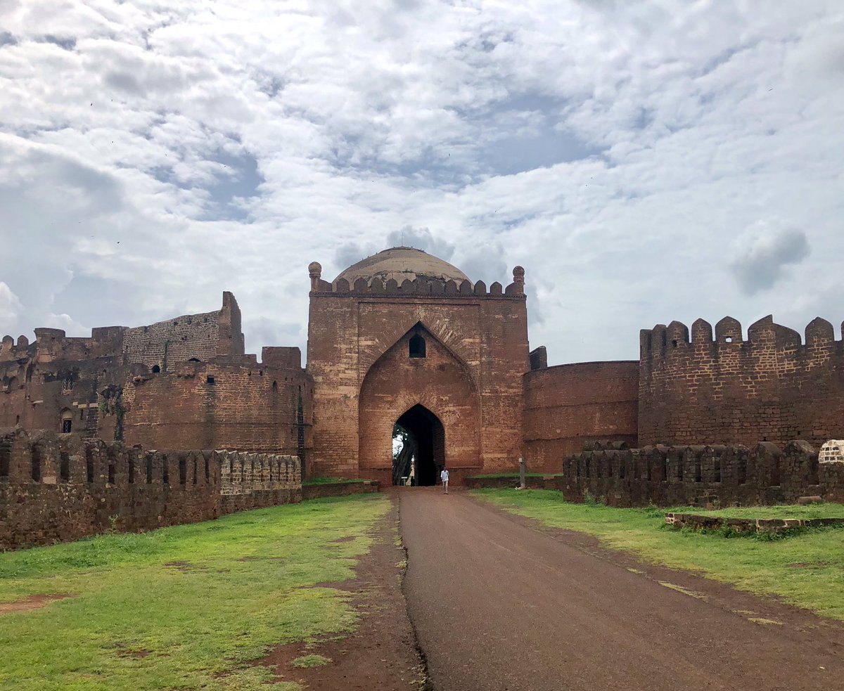 BLESSONABRAHAM0's tweet photo. Around 125 km from Hyderabad lies this magnificent fort in Bidar, Karnataka, testifying the architectural marvel of various dynasties that ruled the Deccan part of India for several centuries. #ExploringPlaces #BidarFort #Karnataka #ArchitecturalMarvel #AmazingExperience #LovedIt https://t.co/kZnqFaeQa4