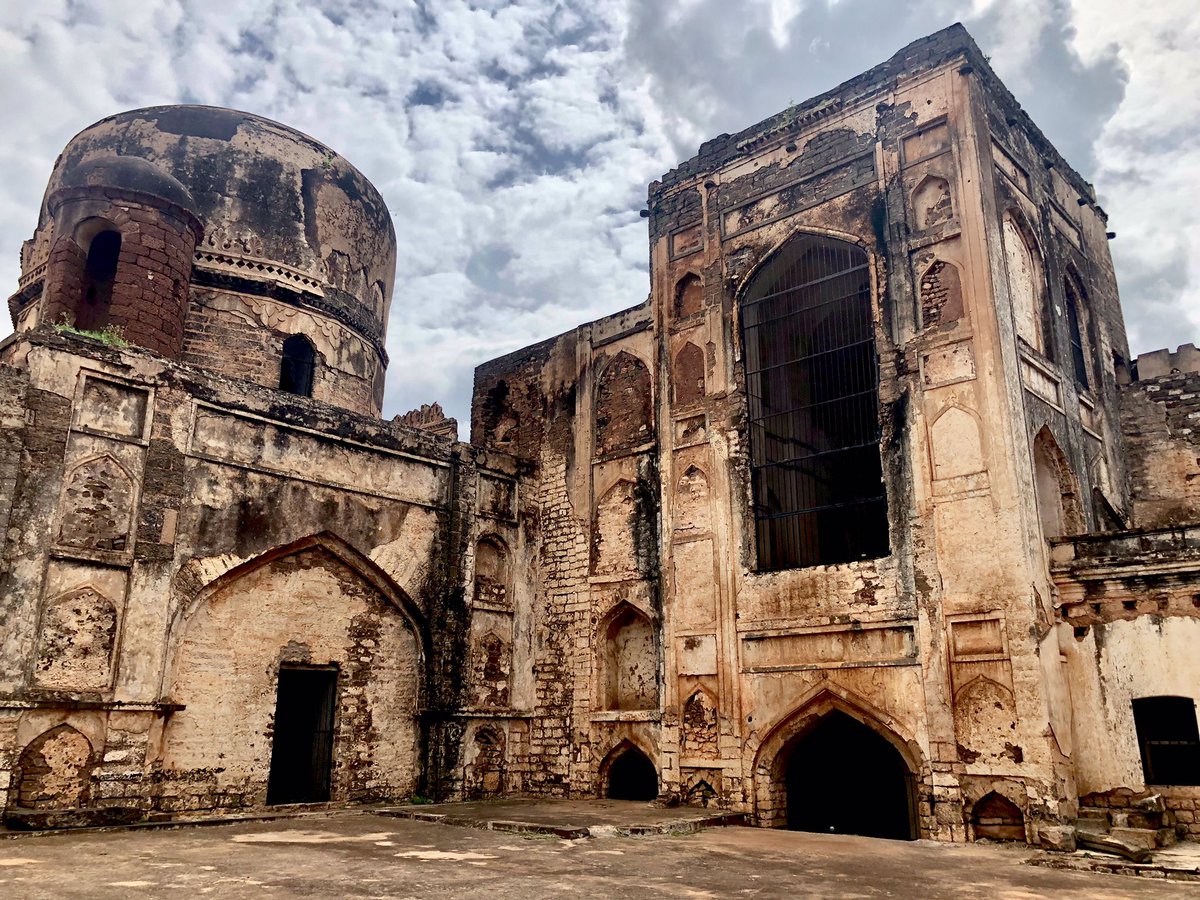 BLESSONABRAHAM0's tweet photo. Around 125 km from Hyderabad lies this magnificent fort in Bidar, Karnataka, testifying the architectural marvel of various dynasties that ruled the Deccan part of India for several centuries. #ExploringPlaces #BidarFort #Karnataka #ArchitecturalMarvel #AmazingExperience #LovedIt https://t.co/kZnqFaeQa4