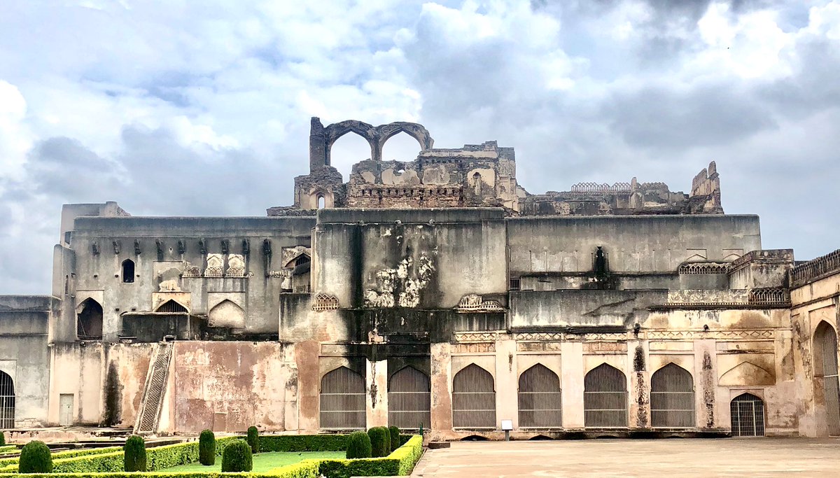 BLESSONABRAHAM0's tweet photo. Around 125 km from Hyderabad lies this magnificent fort in Bidar, Karnataka, testifying the architectural marvel of various dynasties that ruled the Deccan part of India for several centuries. #ExploringPlaces #BidarFort #Karnataka #ArchitecturalMarvel #AmazingExperience #LovedIt https://t.co/kZnqFaeQa4