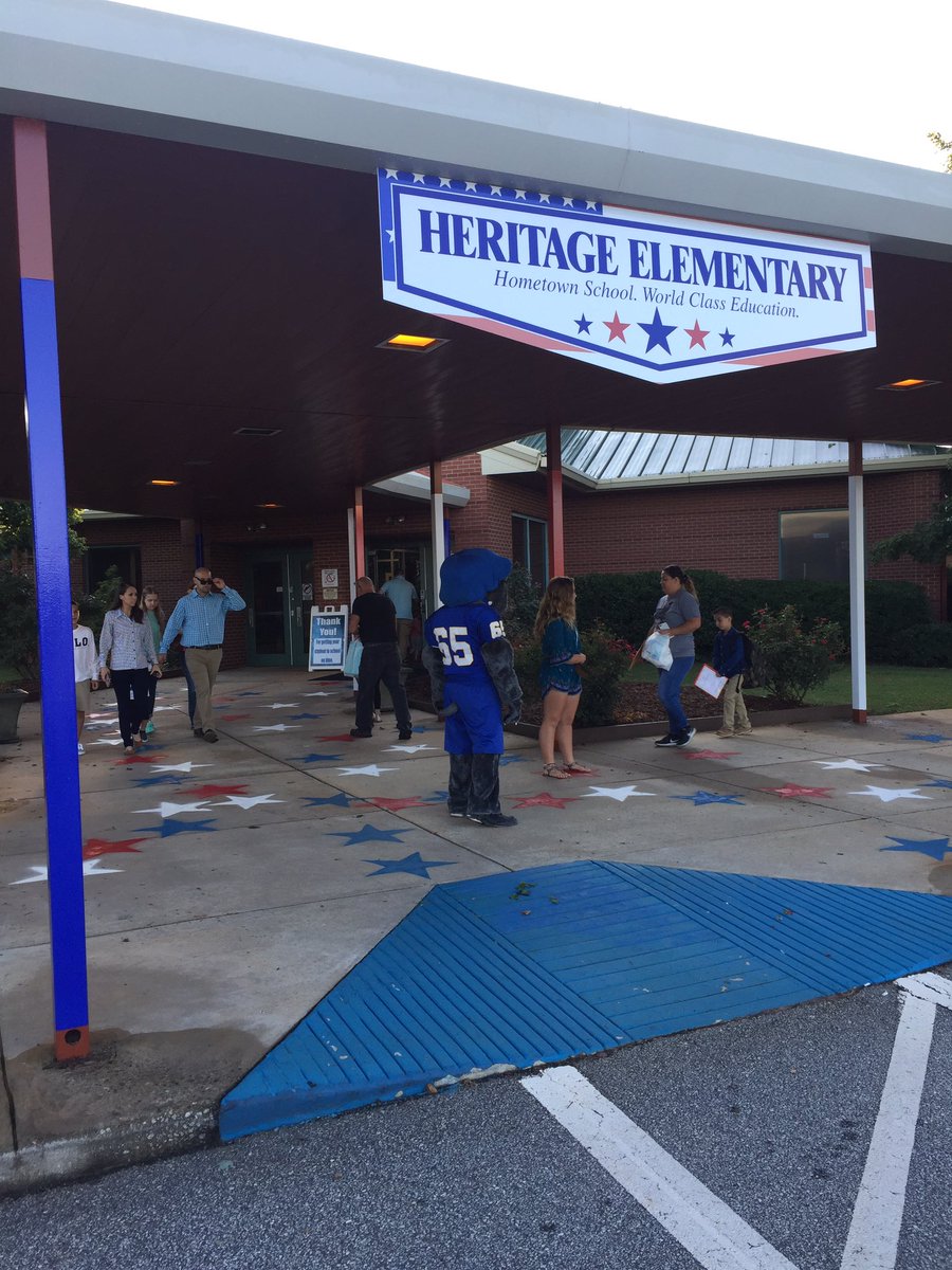 HeritageElemSch's tweet photo. We loved welcoming back our Heritage Pioneers! Thank you to the TRHS Devildog and Cheerleaders for helping us this morning! Day 1 is in the books! We are off to a great year! https://t.co/bvjiBBIvMP