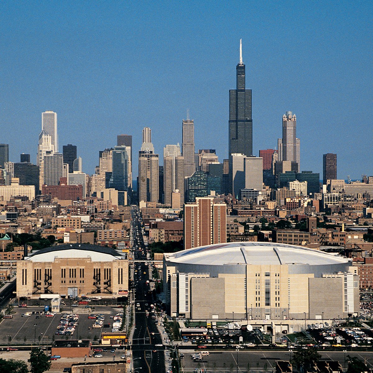 UnitedCenter's tweet photo. A side-by-side view in 1994 of the United Center and the Chicago Stadium. #UnitedCenter25 https://t.co/3yYIs3e3d7