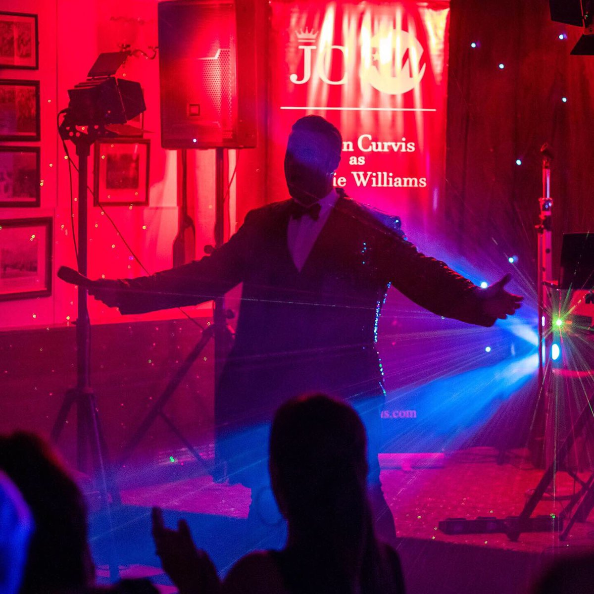 JC as RobbieWilliams tweet media