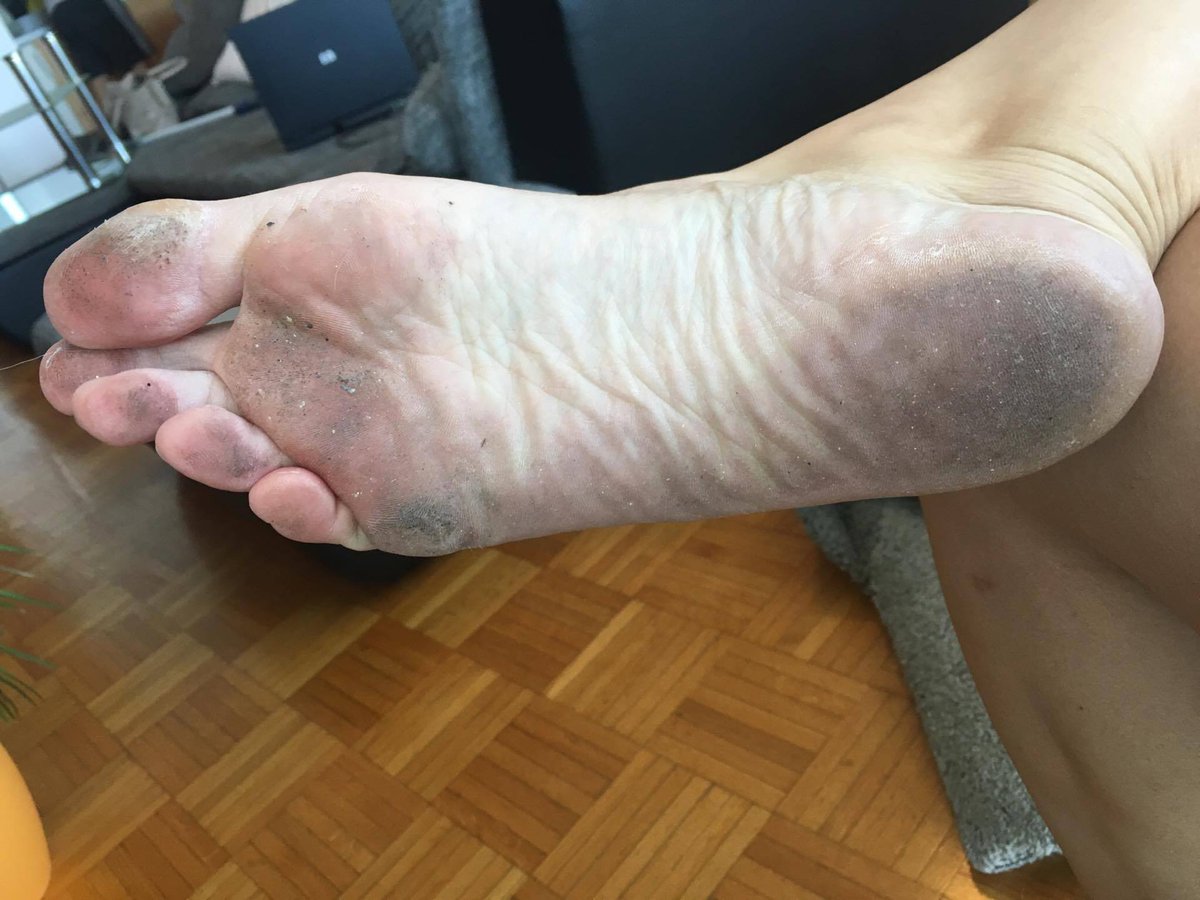 MelisaFootQueen's tweet photo. My dirty soles are a dessert for you, you crave to spend your money on them just imagining you could have the honour to make them nice and clean with your tongue. Dm me now wallets.
#findom #dirtyfeet @ElitePromoFeet  @rtfindom @rtfemdom1  @rt_promo2k  @rt_feet @RTfindomfeet https://t.co/uGPn63Bitl