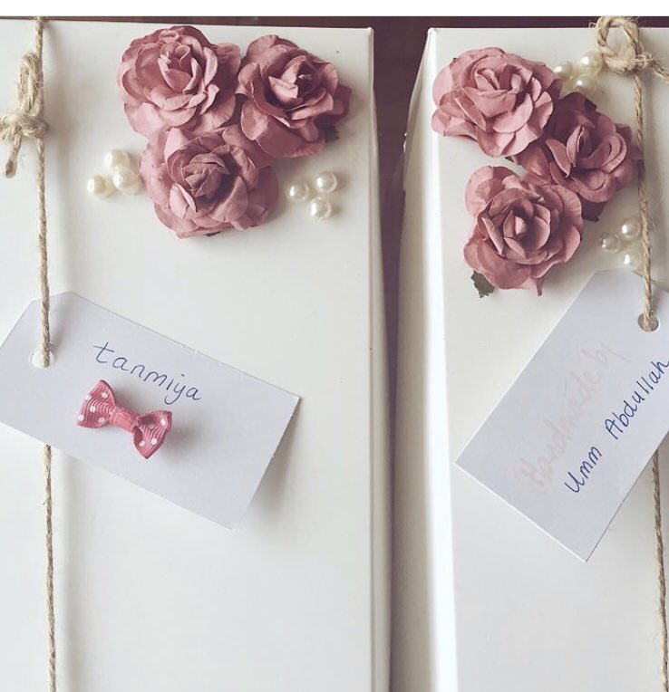 ummabdullah1789's tweet photo. My fav part....dressing the cupcake boxes up 

#paperflowers #pearls #tags #cupcakebox https://t.co/NLjIgE4l4S