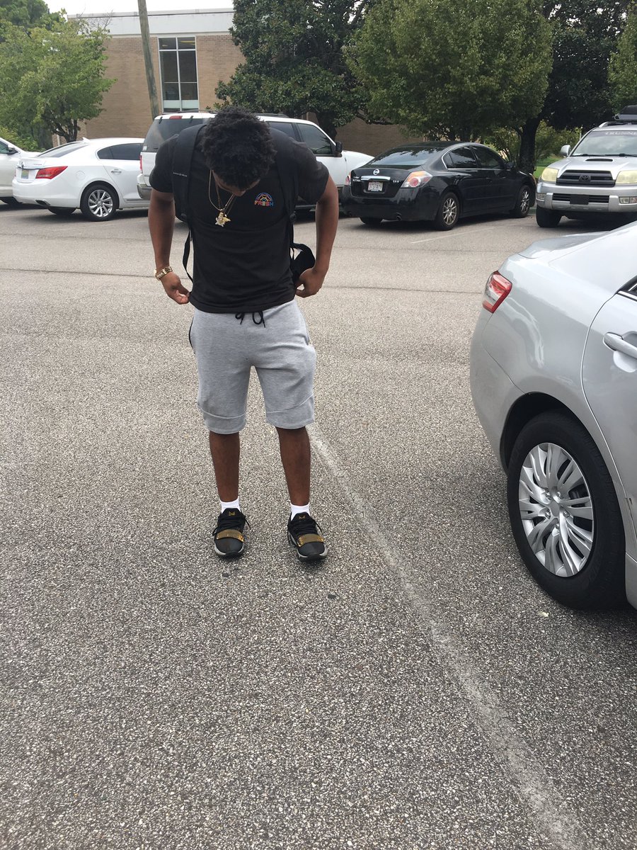 RayGratton13's tweet photo. First Day 🥶😬🤧 https://t.co/F4KlLIegQ2