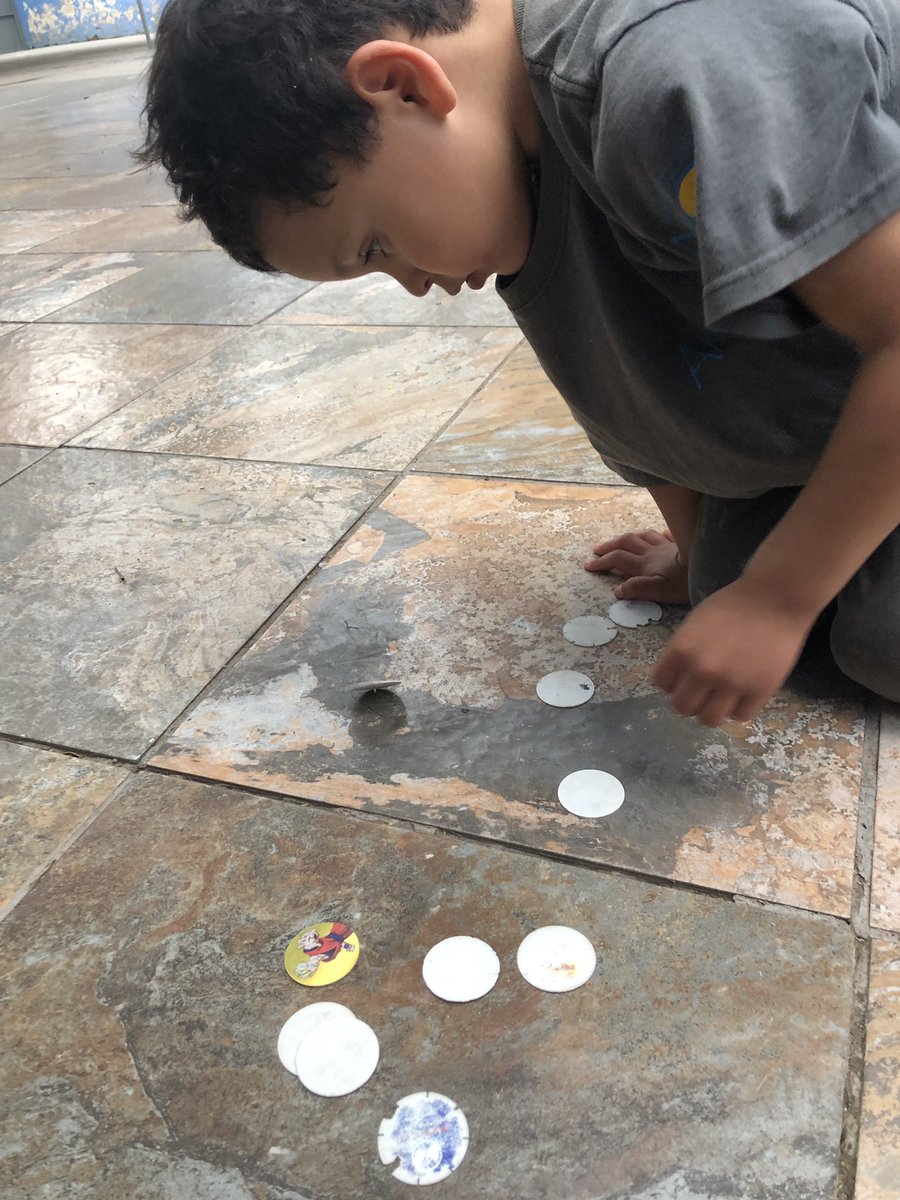 dianaalc's tweet photo. Hola @Papas_Sabritas Soy voluntaria en la casa hogar Minesterios de Amor en Guadalajara, Jal. y no hay nada en el mundo que le haga más feliz a los niños que jugar con tazos y más si son de dragon ball! Al nivel que ellos han hecho sus propios tazos! https://t.co/4Q4fmnHx6d