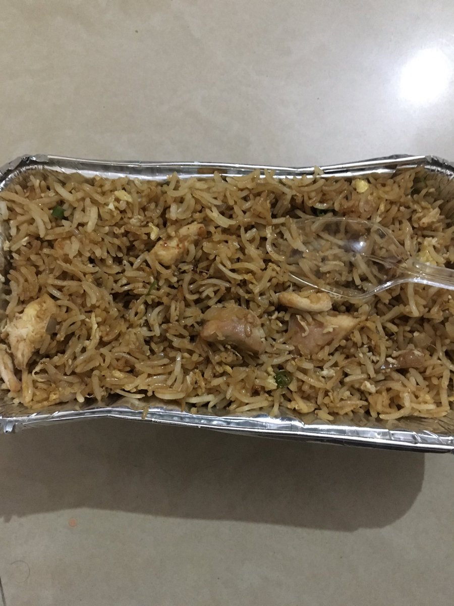 mohitkumar79841's tweet photo. today we ordered egg fried rice but Zomato deliver us chicken fried rice. Or what .... we really don’t know. This is second time #zomato did same mistake. Nd now we told them to refund my money. But there is no response. So @zomato through this u r going to make your credibility? https://t.co/s368yr322n