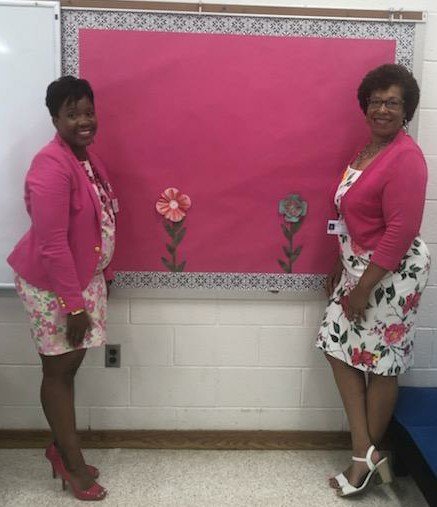 tinacerja_grt's tweet photo. You know it's right when you and your presentation partner @MommieDwmccorey are twinning and the room decor matches your outfits too! #presentationperfection #pinkandfloral #room103 #TOCLI 2019 #WeLiveBaby #WeSetTrends @vbschools @VBGifted @PGIVBCPS @LMSGifted @LynnhavenMiddle https://t.co/8rFjxxGhL6