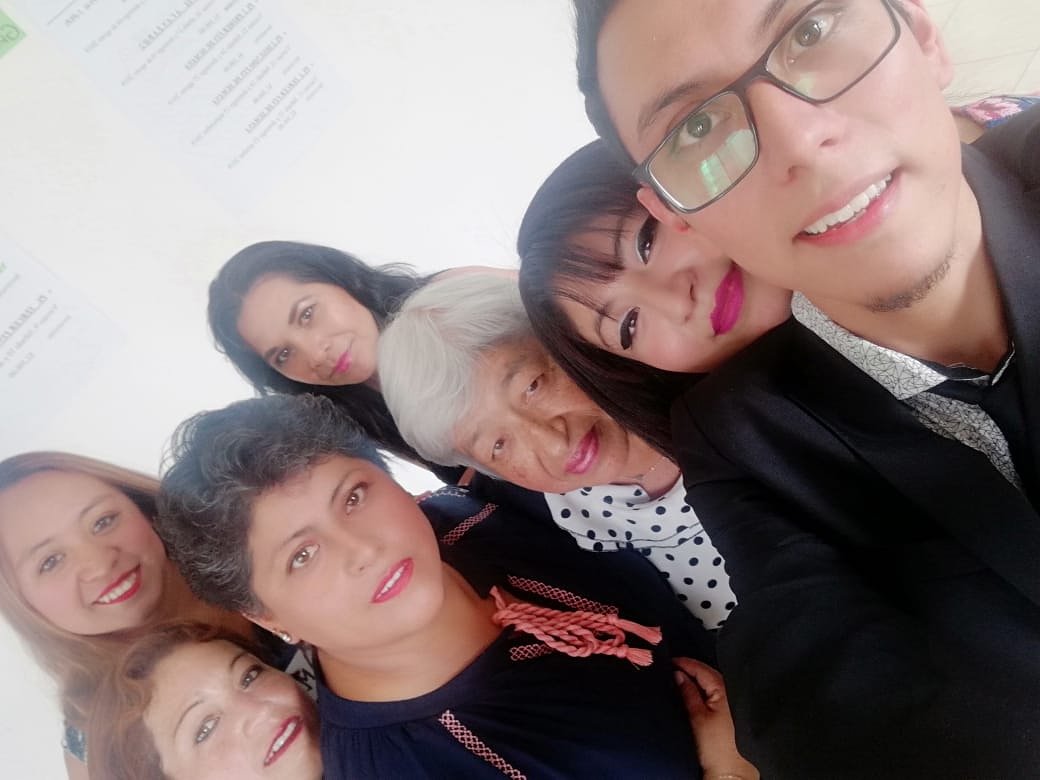 Dayann774's tweet photo. Conociendo gente hermosa, gracias por compartir momentos gratos en el taller!!!! https://t.co/YJSWAwzRH5