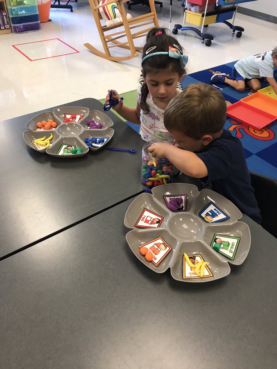 RoddyToLearn's tweet photo. We’ve been using our math workshop time to not only practice sorting, but also strengthen our fine motor muscles and collaborate with our classmates! Whew! My brain is tired just thinking about all that hard work! 🧠💪🏼 #EpicMNES #TeamLCPS #Kindergarten https://t.co/h99D4NFEMa