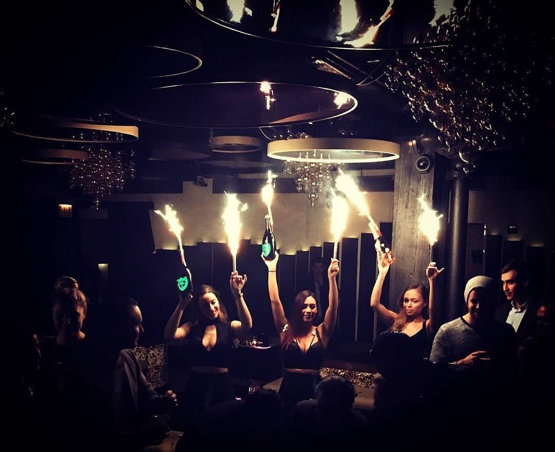 BrianSurreal's tweet photo. #chicago #ChicagoBars #ChicagoBarScene #ChicagosBest #chicity #ChicagoClubs #ChicagoClubbing #ChicagoEvents #chicagogram #ChicagoNightClubs #ChicagoNightLife #ChicagoNights #chicagoparty #ChicagoVIP #ChiTown #DrinksInChicago #instachicago #windycity https://t.co/IGXfJ0TV1k https://t.co/TYeyrCtP7j
