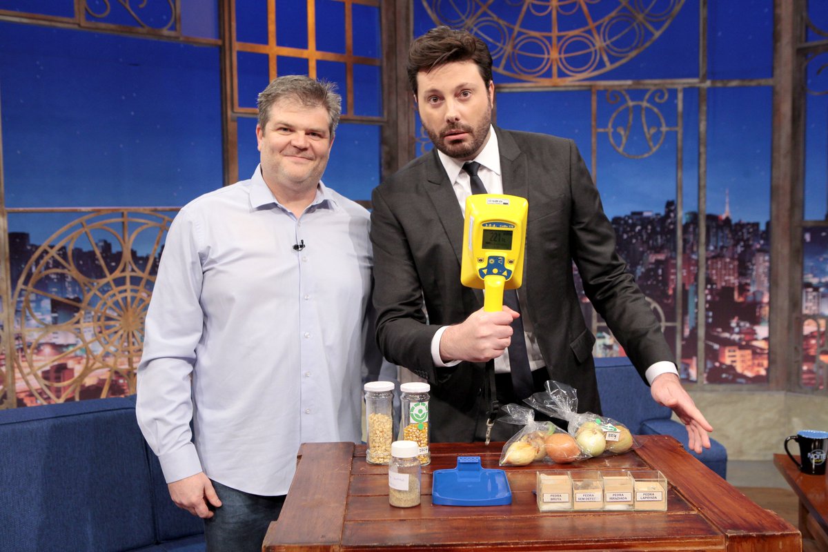 Hoje é só papo cabeça! O The Noite recebe o pesquisador do IPEN, Frederico Genezini! Ele vai contar tudo sobre Pesquisas Energéticas e Nucleares. Ah, tem Fight de Piadas também! 😉