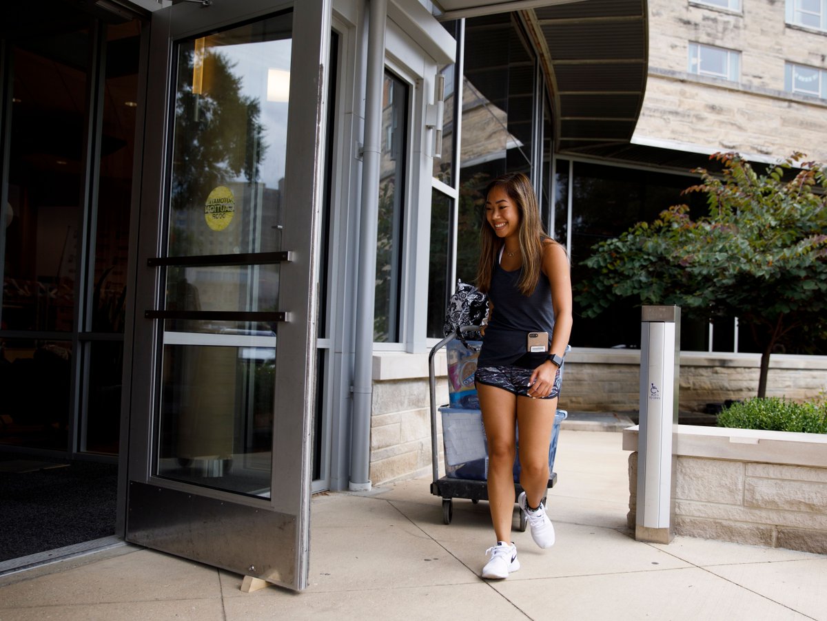 IUBloomington's tweet photo. Grand Move-in Day #1: Wet, but successful. 📦🚙🌦️ #IUMoveIn https://t.co/vaSuy6pgya