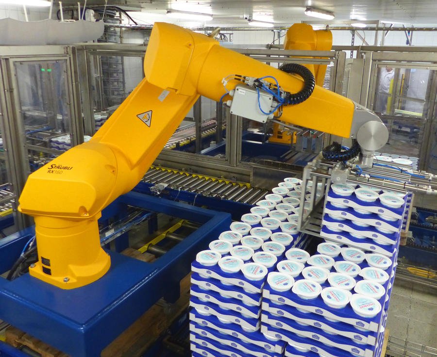 packagingworld's tweet photo. See how this #manufactuer quickly and gently #case-pack and #palletize tubs of #dairy product at 20,000/hr using #robots on their new #packaging line / https://t.co/9zQZpHiOEN / @staubligroup @Siemens https://t.co/fL9MWRCDwG