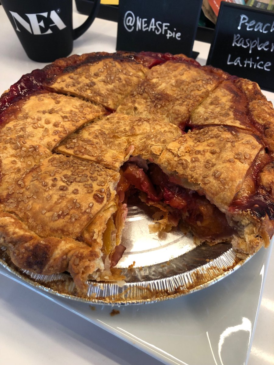 cdnshannaincali's tweet photo. #Peach-a-boo!  ⁦@ThreeBabesBake⁩ keeps bringing summer to ⁦@NEASFpie⁩.😋 https://t.co/0tMmSGN5S8