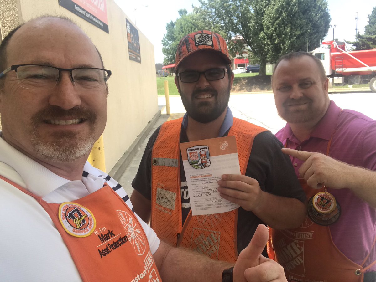 ballew_mark's tweet image. Recognizing Jordan at 3012 for his attention to safety and being a leader in the safety culture!
Thank you for all you sir!