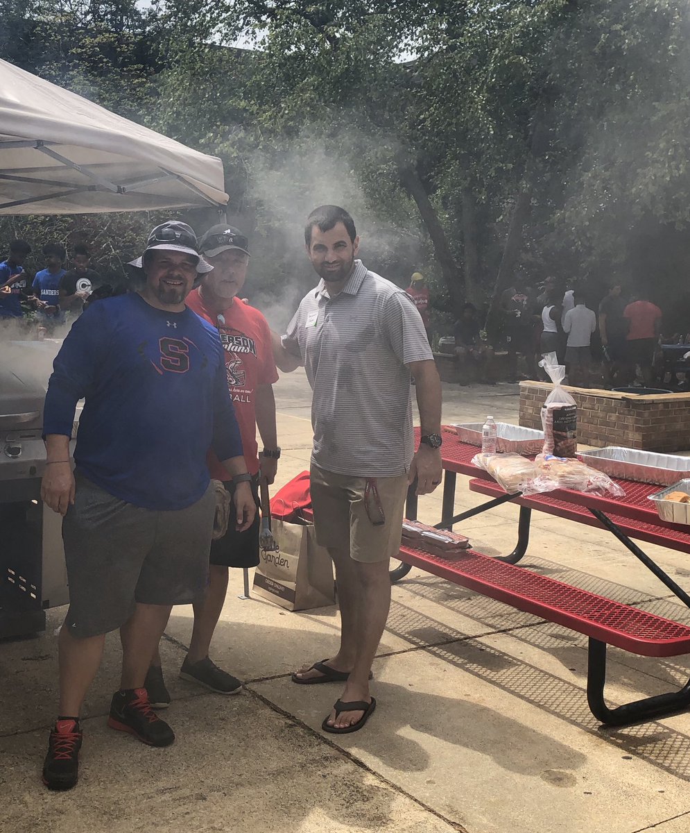 DiannKearney's tweet photo. Shoutout to these @SpartanTweets staff for treating us to lunch today! πππ° #thelegacycontinues #sandersonway https://t.co/tKwEDzbWrN