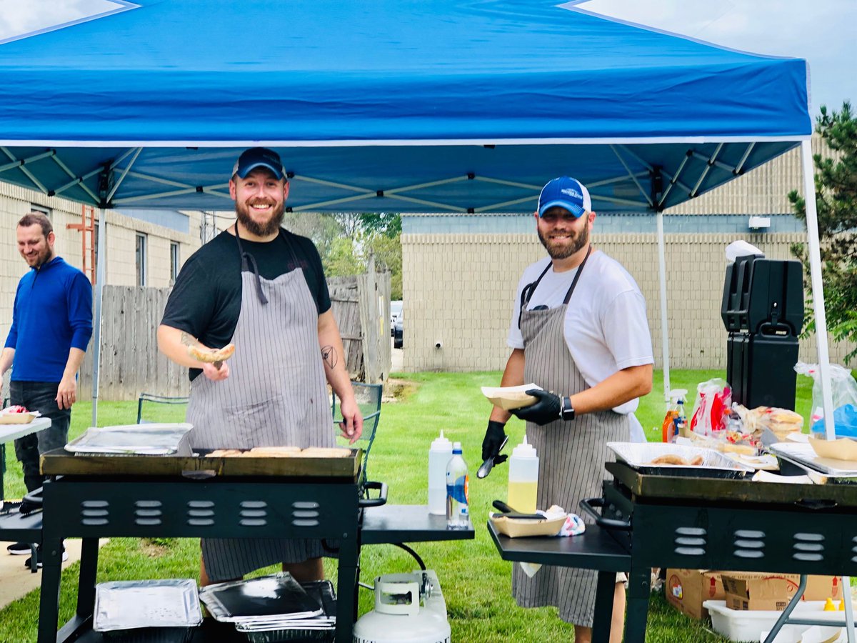 ColleenValkoun's tweet photo. Milwaukee Sausage Company cookout today #iheartlife https://t.co/bFj6623juf