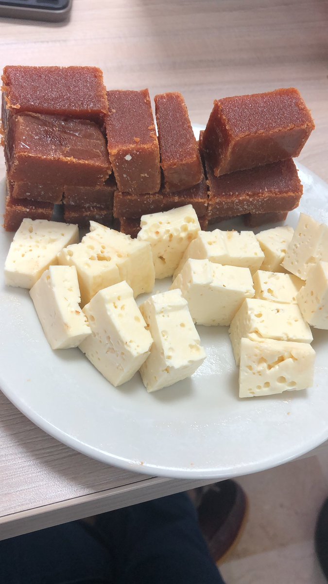 Jonatan_Tache's tweet photo. Hablemos de los matrimonios interesantes. 🥰 #BocadilloConQueso https://t.co/l1fbPSGtAO