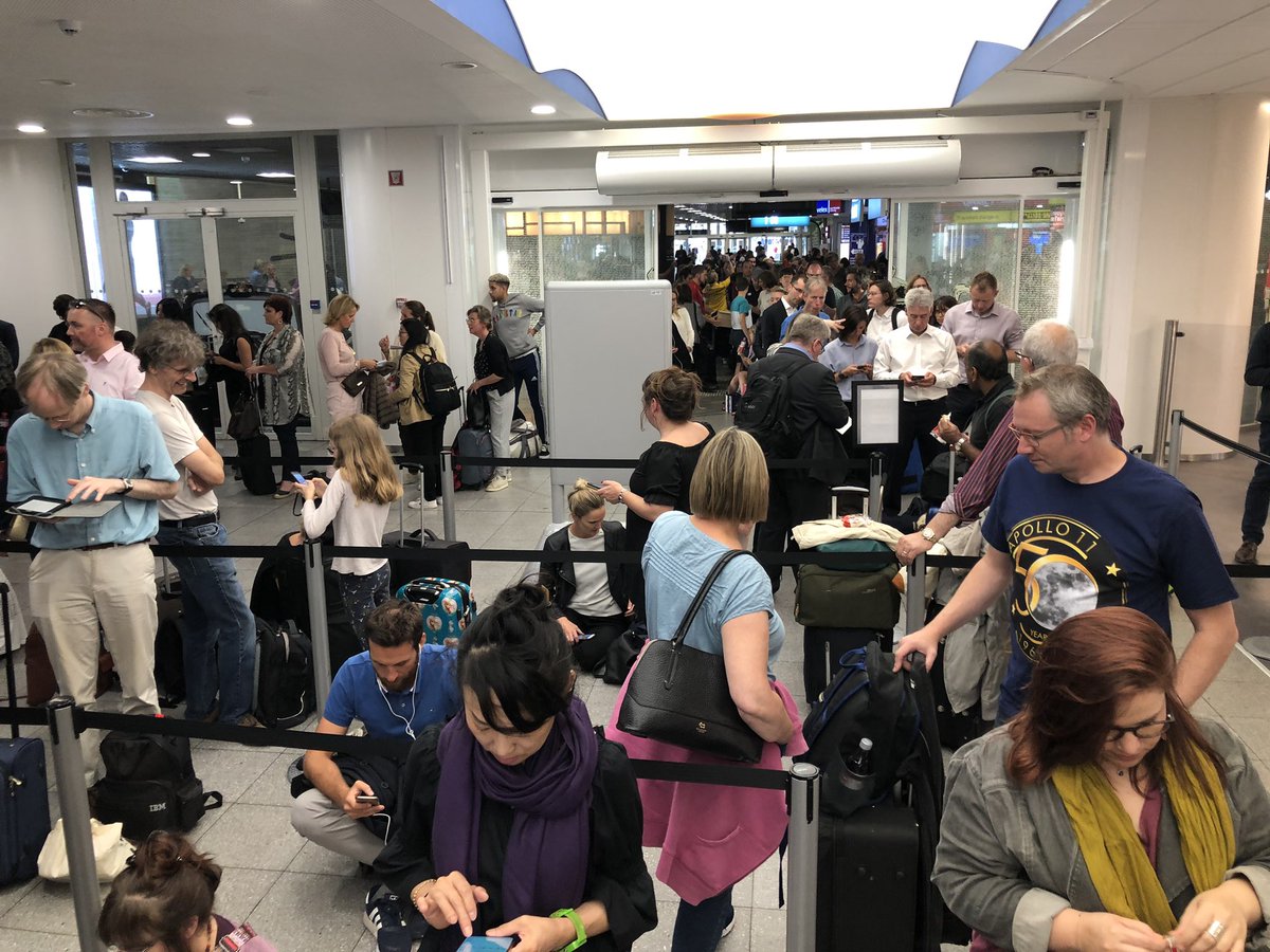 RobinPjazz's tweet photo. Wow, not a gd day for @Eurostar, our trip out to #Bruges was plain sailing to be fair, but check-in issues, cancelled trains & trespasser on the train today meant a 3 1/2 hour delay returning.. better comms pls & better systems needed in place at Lille maybe? #ES9149/1 #travel https://t.co/3Ompjos5lN