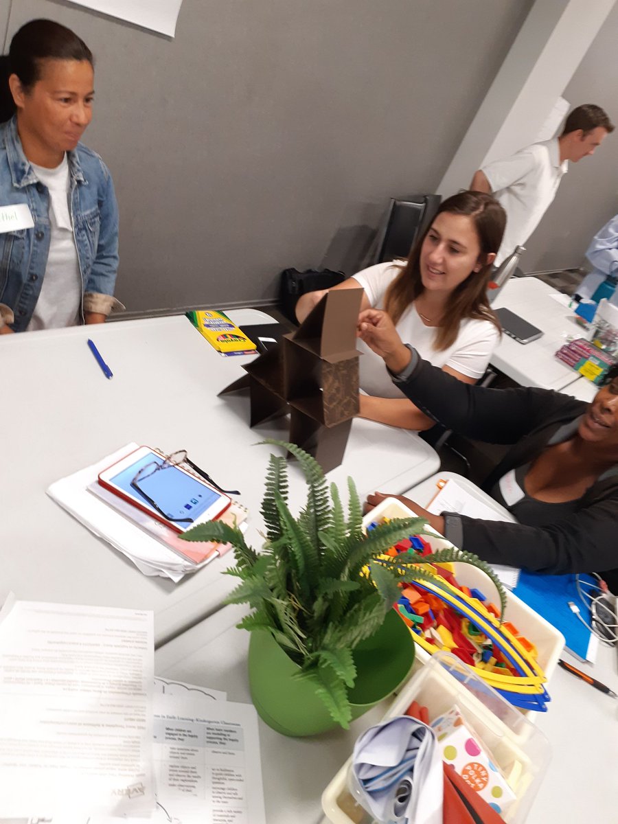 llmurray88's tweet photo. An awesome day of learner led learning about learner led learning...thx for attending @HWDSB educators. Thx @maryanne_gage &amp; @swaseem8 w @kingdon_dana &amp; @Mrs_Dale1 https://t.co/Sot31tjrKG