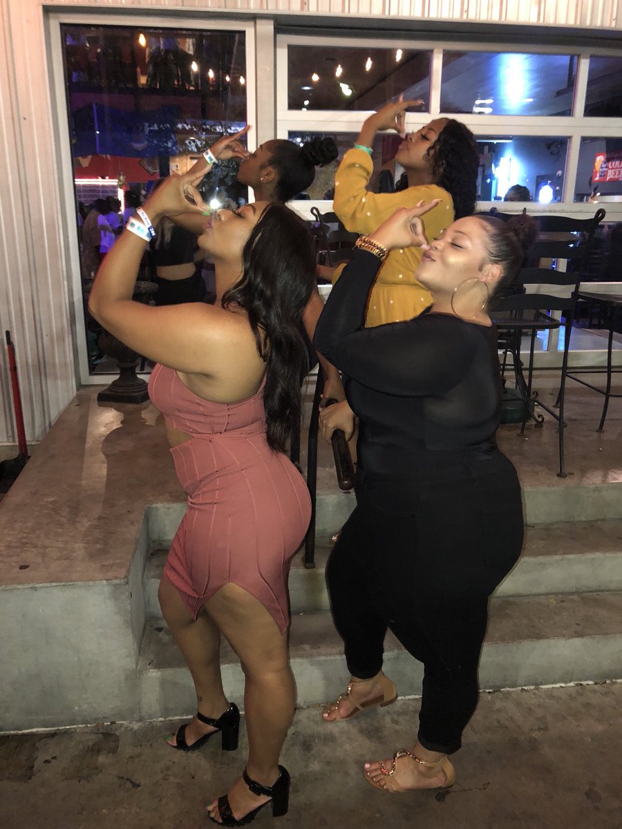 MuDelta1920's tweet photo. #TrophyChapterTuesday Our NeoZ out here looking too fine π₯°ππ€πΌ https://t.co/gQXl5btdiz