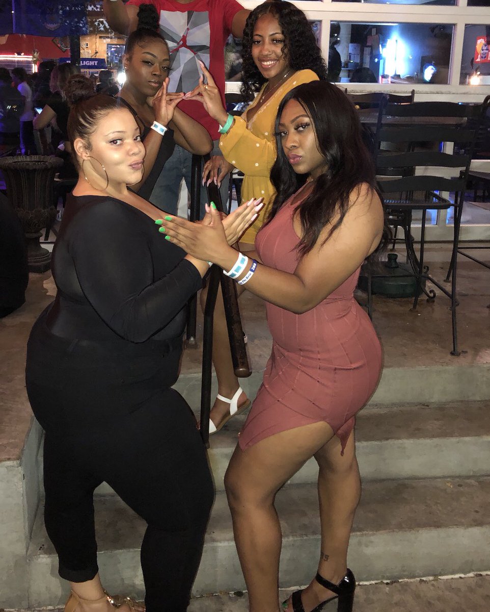 MuDelta1920's tweet photo. #TrophyChapterTuesday Our NeoZ out here looking too fine π₯°ππ€πΌ https://t.co/gQXl5btdiz