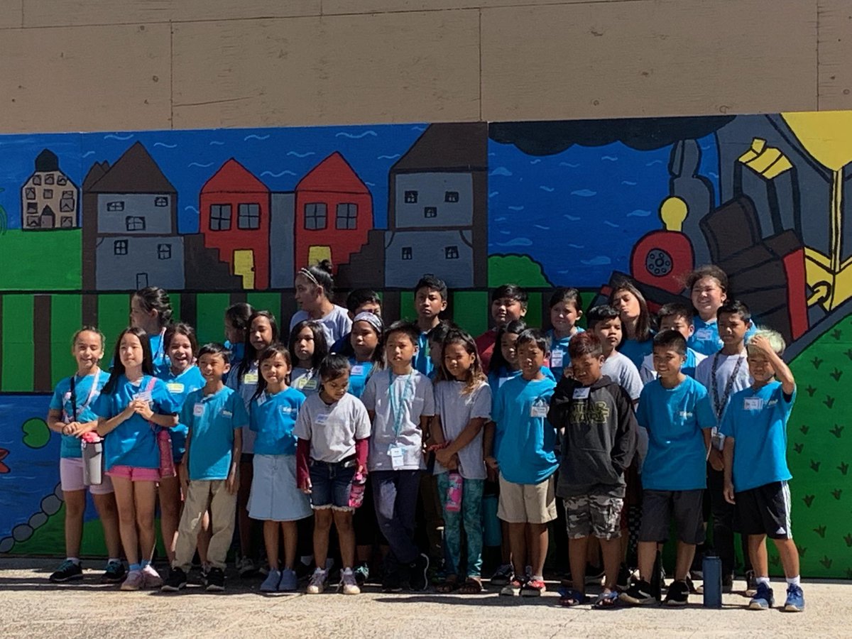 PWComplex's tweet photo. Celebrating the dedication of the Waikele Center Mural Wall! Waikele Elementary, Waipahu Intermediate, and Waipahu Schools all had students paint sections to give back to the community. Working with the Waikele Center on this beautification project. #PWComplex https://t.co/sqNYOT3oEK