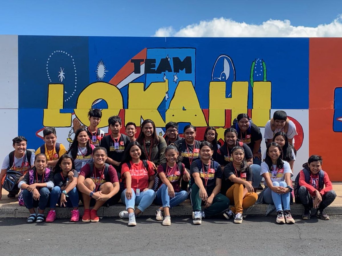 PWComplex's tweet photo. Celebrating the dedication of the Waikele Center Mural Wall! Waikele Elementary, Waipahu Intermediate, and Waipahu Schools all had students paint sections to give back to the community. Working with the Waikele Center on this beautification project. #PWComplex https://t.co/sqNYOT3oEK