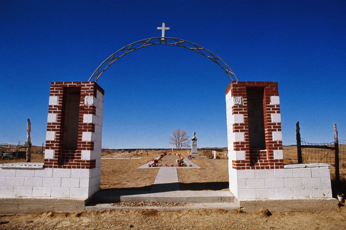 I'm Lakota, and my ancestors survived wounded knee while many died. People may ask: Why even bother reascending medals of dead Union soldiers? #removethestainact is important because it's about the survivors as much as those lost. It's about healing, respect & acknowledgement