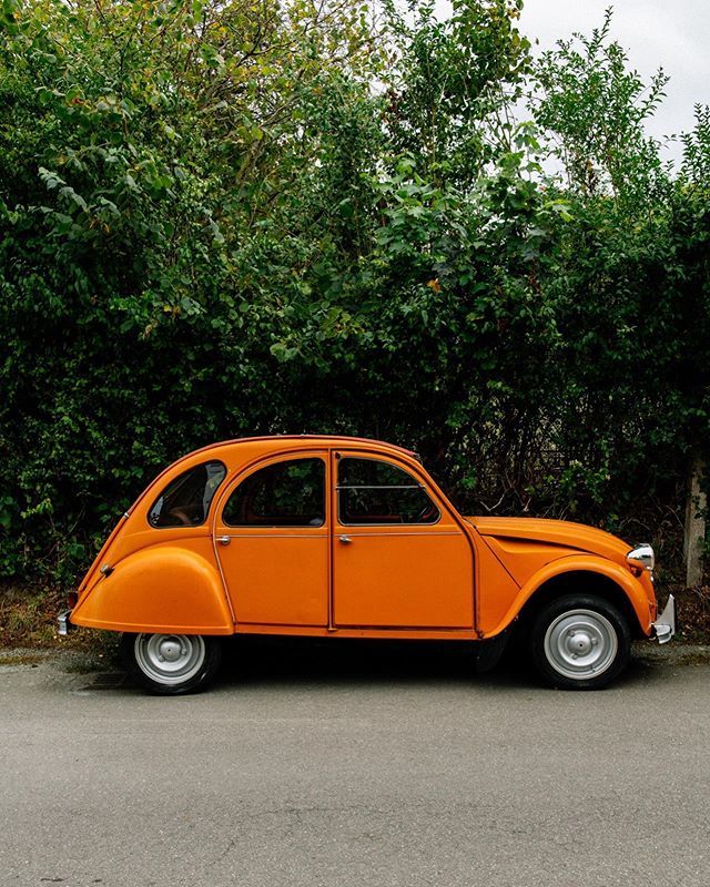📷 a vintage Citroen 3v in Brittany, France.