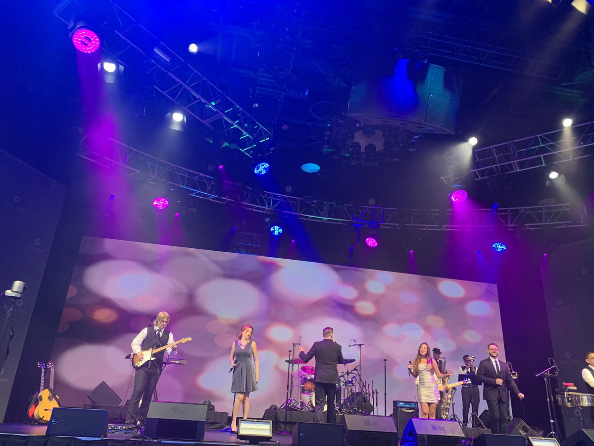 ITSMOSSOFFICIAL's tweet photo. Classy vibes from the backbeat Band! #FSLCONCERT #fullsail #musicbusiness #FSBMT https://t.co/Aerxh5nYxv