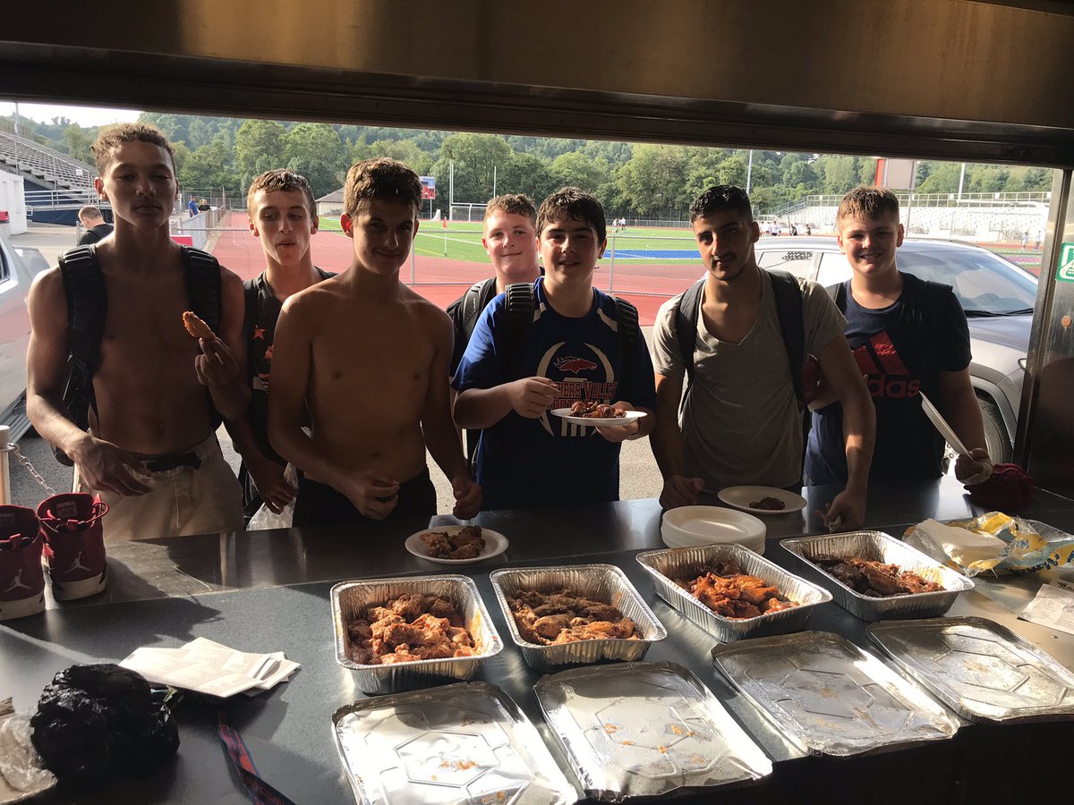 LE_Pittsburgh's tweet photo. Great work to the top sellers at @CVColtsFootball who Crushed @bigshotbobs Wings tonight after practice! #TopTeam #WingParty https://t.co/ATHACVWb7P