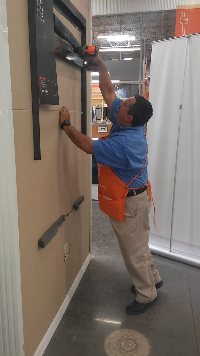 dreamer0458's tweet photo. Check out our Store Manager always willing to help out!@6562Home @IblasBlas @jeremy_mixon _mixon @ROBERTLINDBLAD1 @Daniellewin3576 https://t.co/6rTsITka91