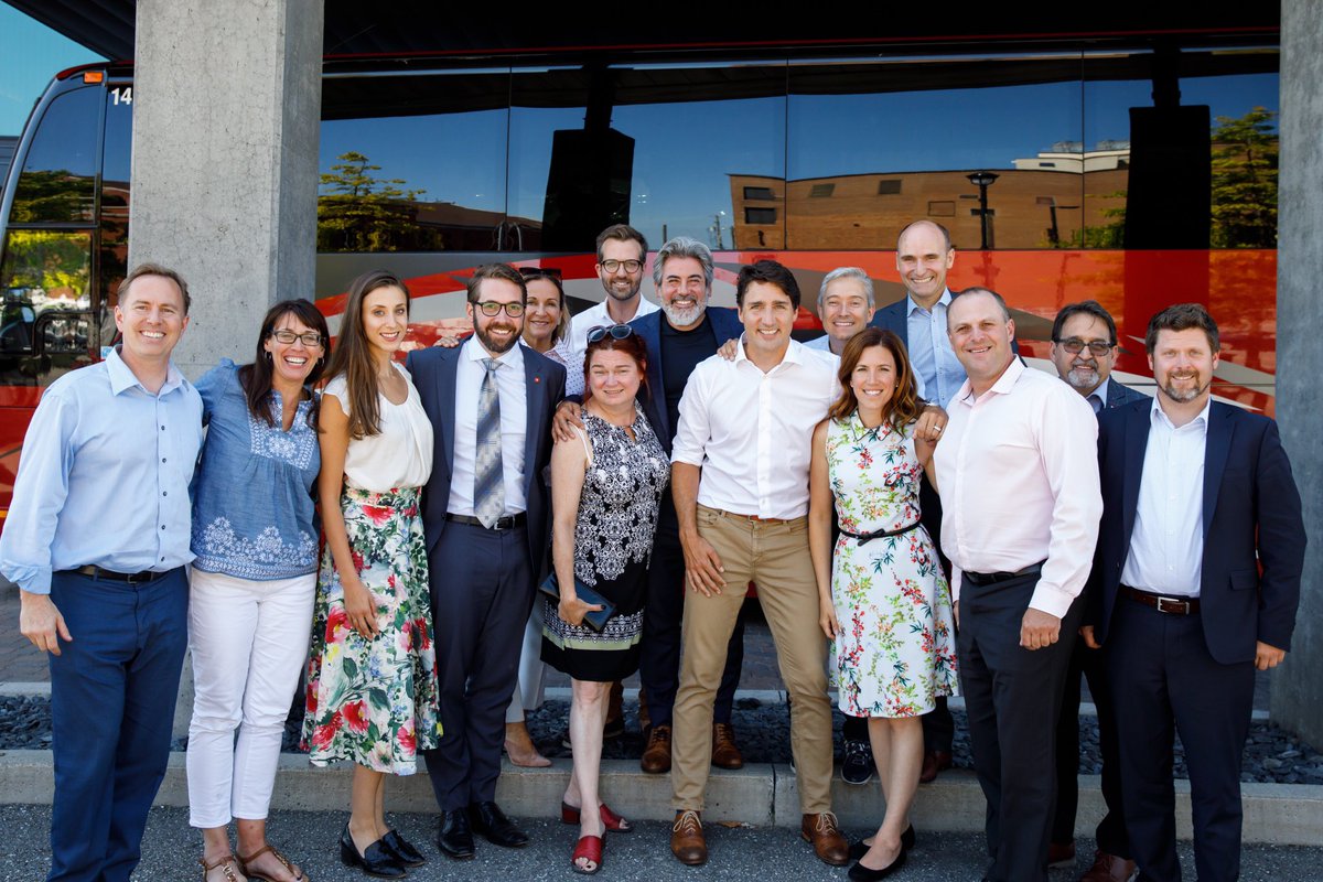ValRenaudMartin's tweet photo. Une vague d’énergie positive a déferlé sur #TroisRivières ce matin alors que notre premier ministre @JustinTrudeau ainsi que mes collègues se sont joints à moi pour aller à la rencontre des Trifluviennes et Trifluviens. #pol2019 #EquipeValérie #EquipeTrudeau #politiquepositive https://t.co/Z8ysX2XHsJ