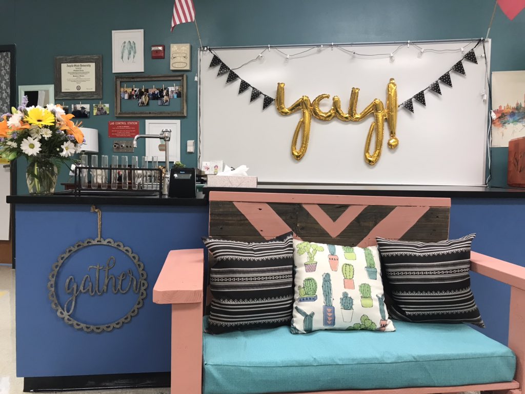seale_thedeal's tweet photo. ‘Twas the night before the first day of school...! @LMSstrong #northsidepride #firstdayeve #newschoolyear https://t.co/3orVJ0ev0W